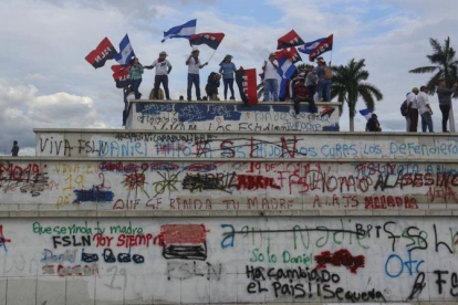 Simpatizantes sandinistas protestan durante una marcha en favor del Gobierno nicaragüense.-ALFREDO ZUÑIGA (AP)