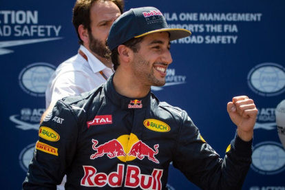 El australiano Daniel Ricciardo celebra la 'pole' que ha logrado en Montecarlo.-AFP / ANDREJ ISAKOVIC
