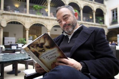 Jesús Sánchez Adalid, autor del libro oficial del V Centenario 'Y de repente, Teresa'-Ical