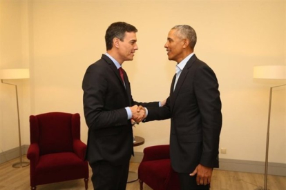 El presidente del Gobierno, Pedro Sánchez, junto al expresidente estadounidense Barack Obama.-TWITTER