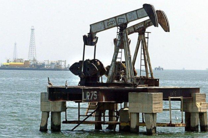 Estados Unidos presiona a los países para que no importen petróleo de Venezuela.-AFP