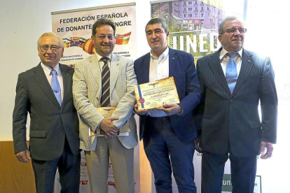 Martín Maceñido, Fernando Prados, Pablo R. Lago y Nicolás Patino en el acto de entrega. - RAQUEL P. VIECO-