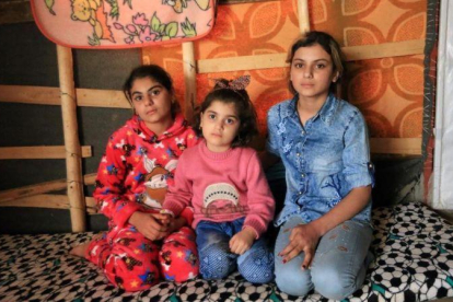 Las tres hermanas yazidís, de izquierda a derecha, Bushra, Suhayla y Rosa.-REUTERS / ARI JALAL