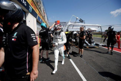 Lewis Hamilton, durante los entrenamientos en el circuito Paul Ricard.-EFE / YOAN VALAT