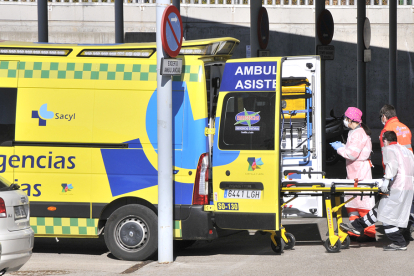 Una ambulancia en la provincia de Soria. HDS