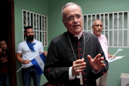 El obispo nicaragüense Silvio Báez durante una ceremonia eclesiástica.-REUTERS