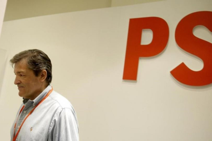 El presidente de la gestora del PSOE, Javier Fernández, el pasado 23 de octubre en la sede del partido.-JOSÉ LUIS ROCA