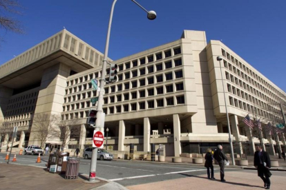 Foto de archivo de la sede del FBI, la Oficina Federal de Investigación de EEUU.-AP / MANUEL BALCE CENETA