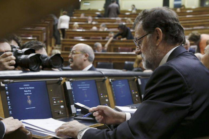 Mariano Rajoy, en su escaño, antes del inicio de la sesión de control al Gobierno, este miércoles.-Foto: EFE / SERGIO BARRENECHEA