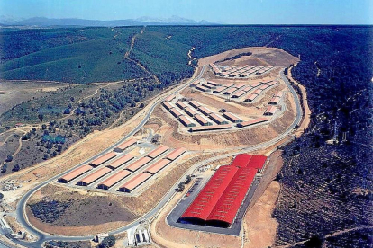 Vista aérea del complejo ganadero del polígono de Vidanes, en León.-- M. V.
