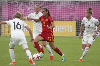 Lucía Rodríguez, con el 12, en uno de los encuentros disputados este año con la selección española.-RFEF/SEFÚTBOL
