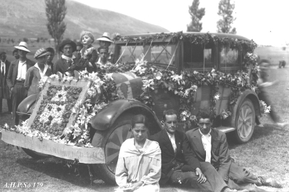 Tastarro adornado en un Jueves la Saca. 1925-1929. -TIBURCIO CRESPO   AHPSo 179