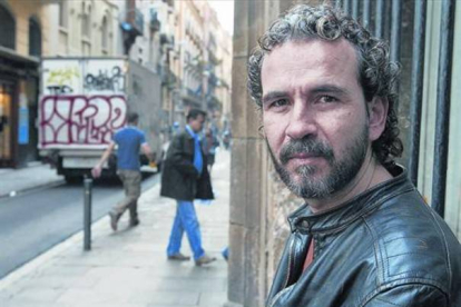 El actor Willy Toledo posa durante una visita a Barcelona, en marzo del 2006.-Foto:   ARCHIVO / RICARD CUGAT