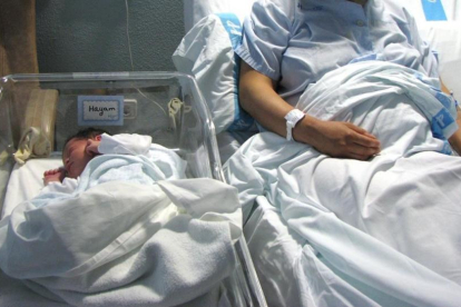 Imagen del primer bebé recién nacido en el año en Tarragona.-CRISTINA FORNOS