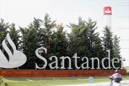 La sede central del Banco Santander, en la localidad madrileña de Boadilla del Monte.-DAVID CASTRO