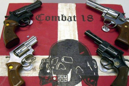 Armas decomisadas por la policía a miembros del grupo neonazi Combat 18.-AFP