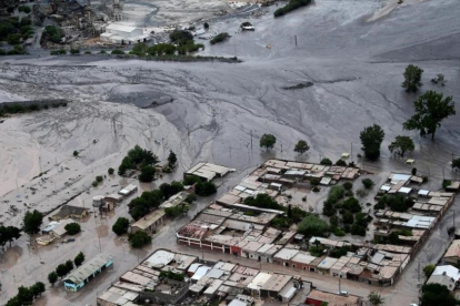 Las lluvias intensas en Salta (Argentina) han obligado a suspender la etapa de hoy del Dakar.-AP / FRABCK FIFE