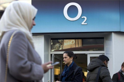 Una tienda de O2 en Londres.-AFP / JUSTIN TALLIS