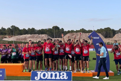 El Atletismo Numantino en el podio como el tercer mejor equipo de España. HDS