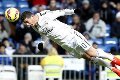 James marca el primer gol del Madrid ante el Sevilla.-Foto: JUAN MANUEL PRATS