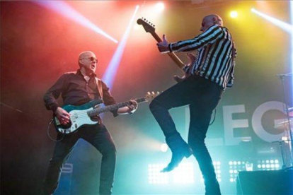 El grupo de rock Ilegales durante su concierto el pasado viernes en la sala Razzmatazz de Barcelona.-