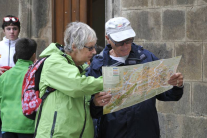 Turistas en Soria.-VALENTÍN GUISANDE