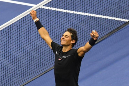 Nadal celebra el pase a la final del Open USA tras su triunfo ante Del Potro.-AFP / DON EMMERT