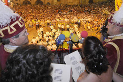 El pregón es uno de los momentos más esperados de las fiestas de San Juan y se celebra desde 1956. / V. GUISANDE-