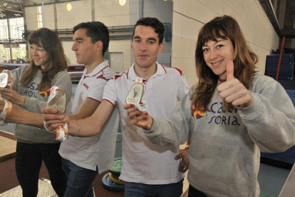 Raquel Álvarez y Daniel Mateo posan con sus medallas de plata en el módulo del Caep Soria.-Valentín Guisande