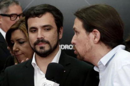 Alberto Garzón y Pablo Iglesias en un acto en el Palacio de Cibeles de Madrid.-EFE / JAVIER LIZÓN