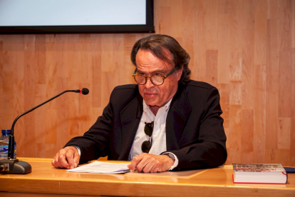 Presentación de El Ateneo de J.A. Gómez Barrera. MARIO  TEJEDOR