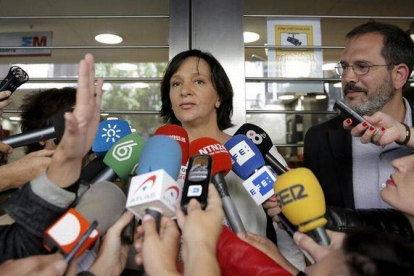 La dirigente de Podemos Carolina Bescansa, este jueves, a su salida del acto de conciliación al que Aznar no ha acudido.-Foto: JOSÉ LUIS ROCA