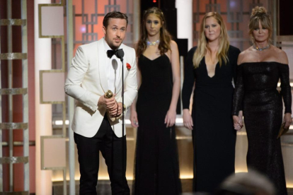 Ryan Gosling, durante su discurso de aceptación del Globo de Oro, que ha dedicado a su esposa, Eva Mendes.-EFE