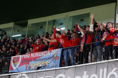 La afición del Numancia respaldará a su equipo en Logroño este domingo. HDS