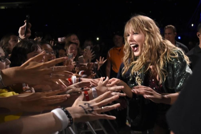 Taylor Swift, sobre el escenario del estadio de New Jersey, en su  gira mundial para promocionar su sexto álbum de estudio, Reputation, el pasado 20 de julio-KEVIN MAZUR