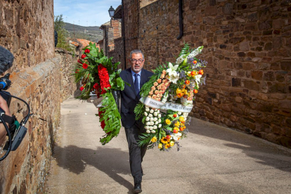 Funeral por Fernando Sánchez Dragó en Castilfrío (Soria). MARIO TEJEDOR
