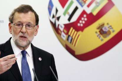 El presidente del Gobierno, Mariano Rajoy, comparece ante la prensa tras la conferencia de presidentes del 17 de enero.-EFE / ZIPI