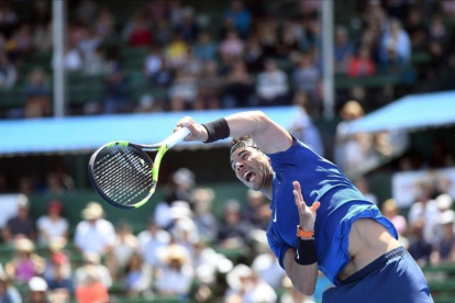 Nadal responde una bola de Gasquet en su reaparición en Kooyong-EFE