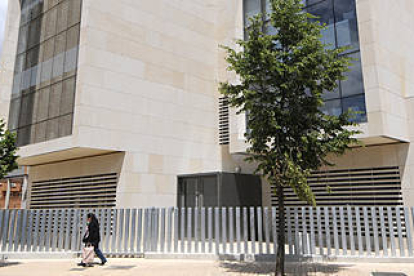 El Centro de Día de Santa Bárbara que la Junta de Castilla y León terminará de financiar en 2013 pese al convenio que fijaba este año como la última anualidad. / VALENTÍN GUISANDE-