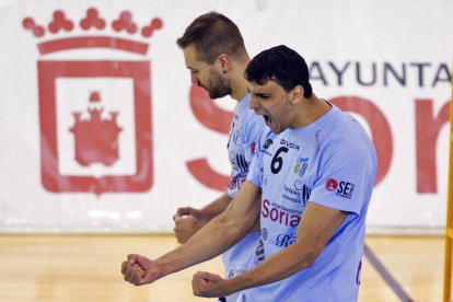 El Río Duero festejó ayer una nueva victoria en la Superliga de voleibol.-MARIO TEJEDOR