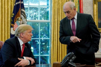 Donald Trump y John Kelly, en el Despacho Oval.-EL PERIÓDICO