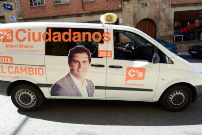 La caravana electoral de Ciudadanos a su paso por Soria.-Álvaro Martínez