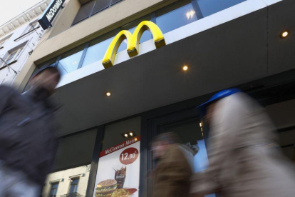 Un restaurante de McDonalds.-REUTERS / YVES HERMAN