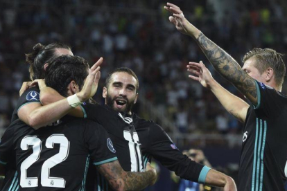 Los jugadores del Madrid celebran un gol en la Supercopa de Europa.-EFE / GEORGI LICOVSKI