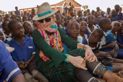 Madonna, en noviembre del 2014, en Malaui.-AFP / AMOS GUMULIRA