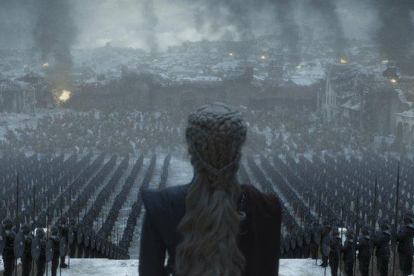 Emilia Clarke, como Daenerys, en el último episodio de Juego de tronos.-HBO