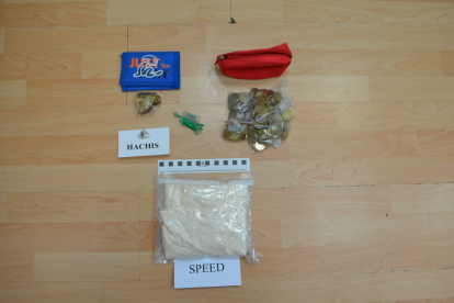 Speed y objetos incautados al detenido.-HDS
