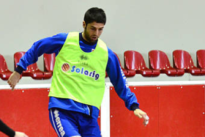Juanjo regresa tras cumplir un partido de sanción. / V. Guisande-