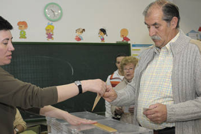 Las votaciones celebradas el pasado 10 de abril en Castilruiz. / EVA SÁNCHEZ-
