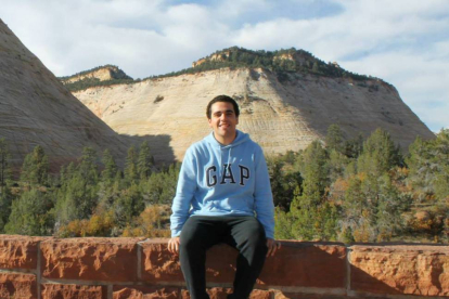 Carlos posa en el Parque Nacional Zion, situado al sur del Estado de Utah.-